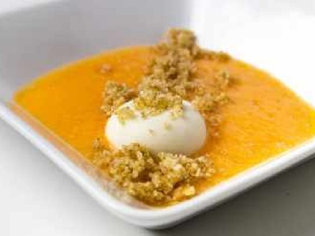 Crema fresca di melone con crumble al miele e pralina di Gorgonzola dolce