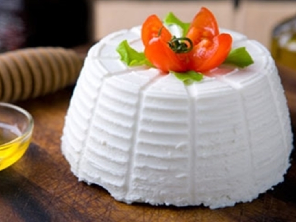 Ricotta ovina con primizie dell'orto