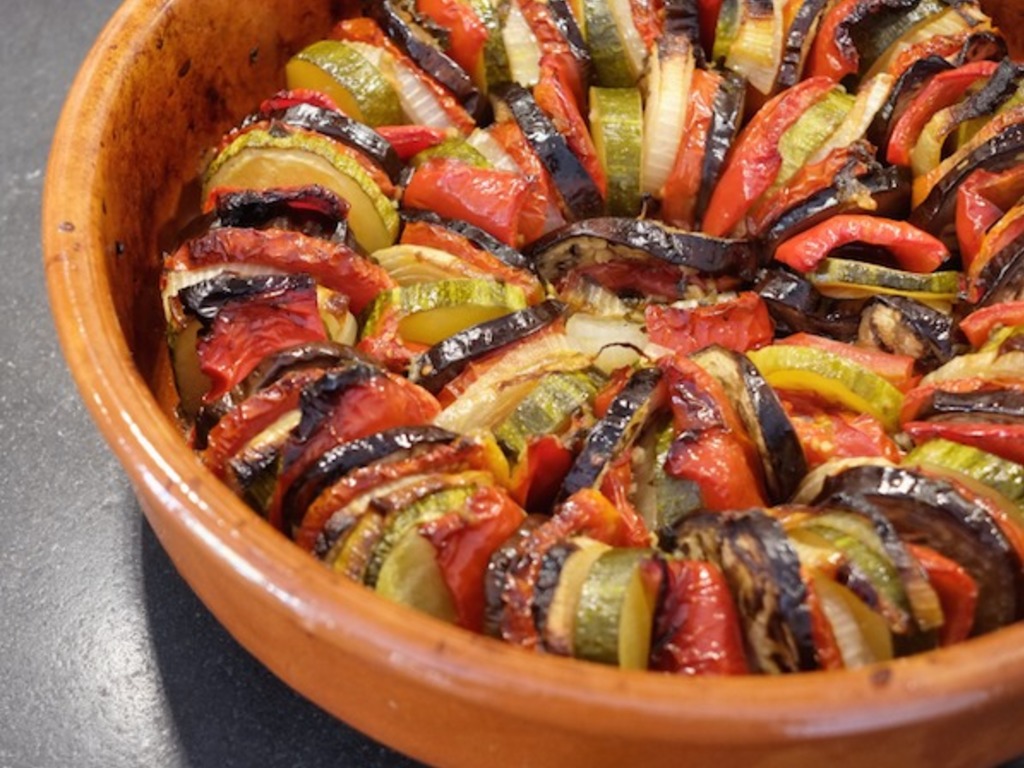 Tian di zucchine, pomodori e caprino