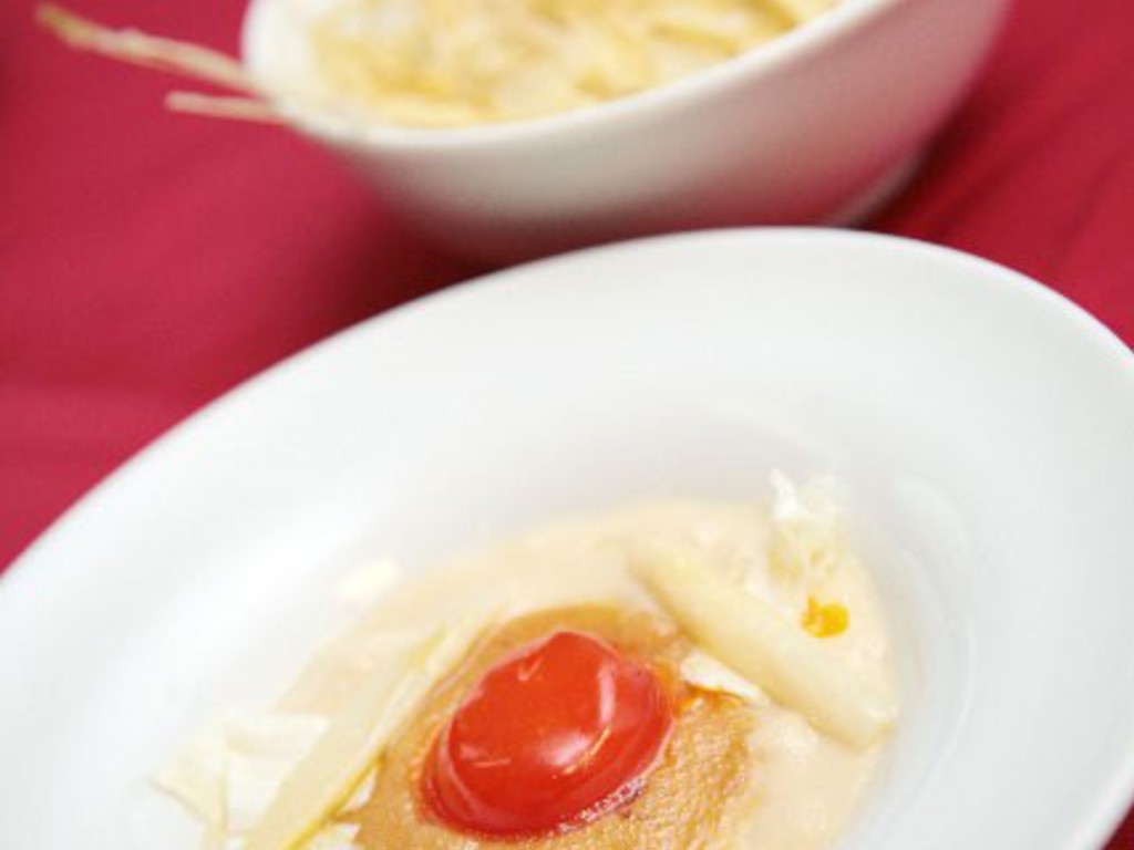 Tuorlo d'uovo marinato con asparagi bianchi di Bassano Dop
