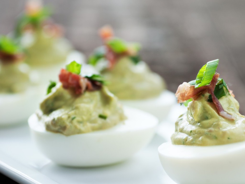 Uova sode ripiene di avocado