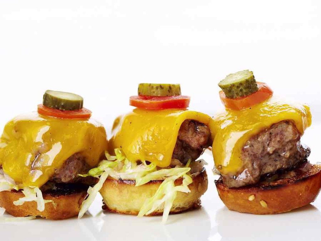 Mini Kobe burgers con Cheddar stagionato e salsa Remoulade