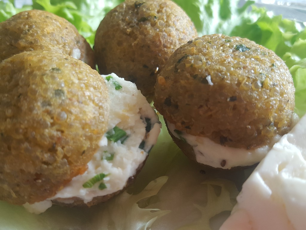 Baci di dama con Stracchino Nonno Nanni e quinoa