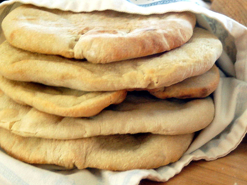 Pane arabo con la feta grigliata