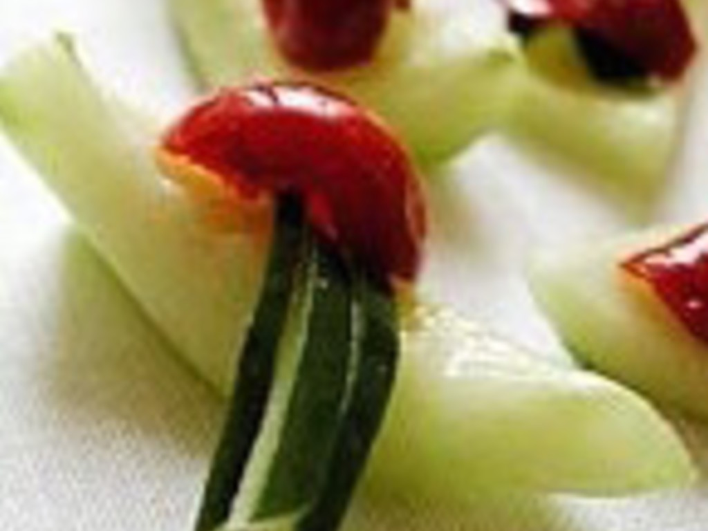 Barchette di cetriolo e peperoncino