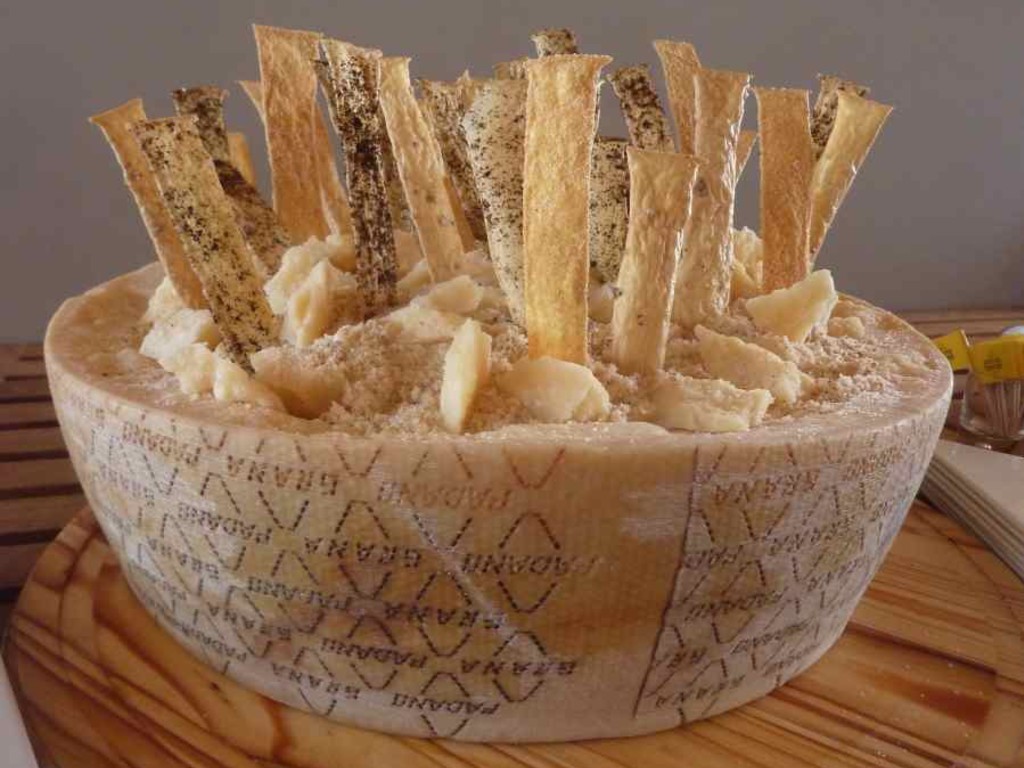 Cialde di Grana Padano Riserva D'O, polvere di nocciola al muscovado e caffè