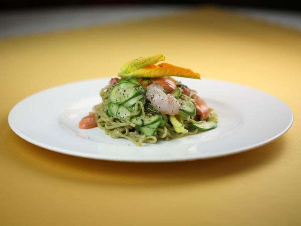 Tagliolini all’ origano di mare, gamberi rossi e zucchine in fiore
