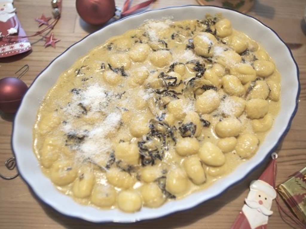 Gnocchi di patate, radicchio e zafferano.
