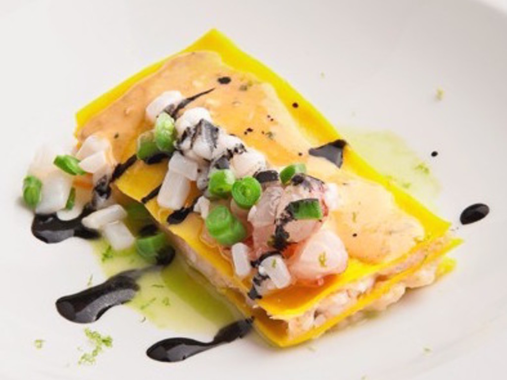Lasagna di mare in bianco, salsa di prezzemolo e lime