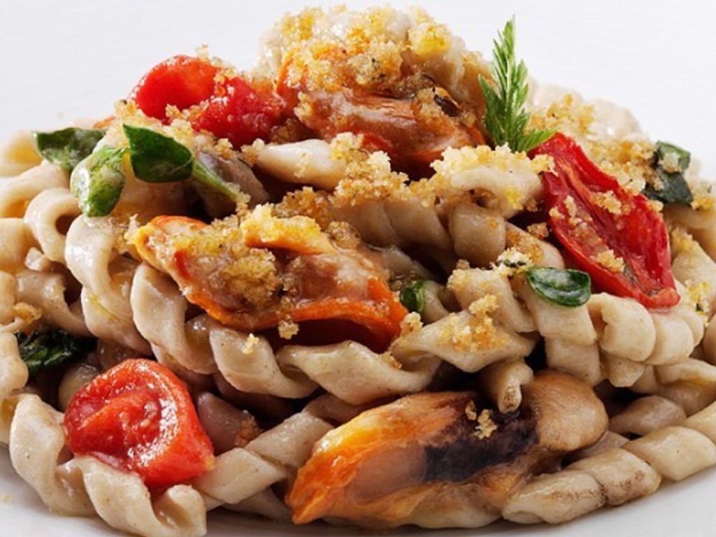 Fusilli con tartufi di mare e cozze