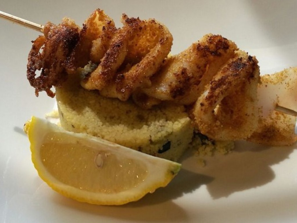 Spiedini di calamari con il cous cous
