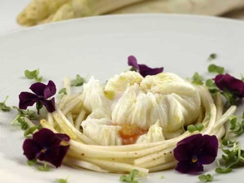 Asparagi di Conche DOP e uova di gallina padovana   