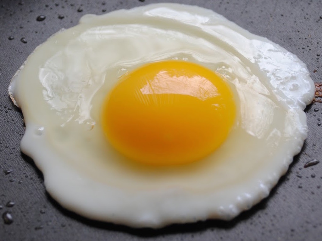 Uova fritte - Huevos fritos  