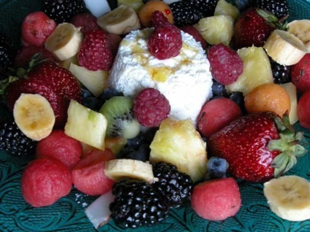 Macedonia di frutta mista e ricotta