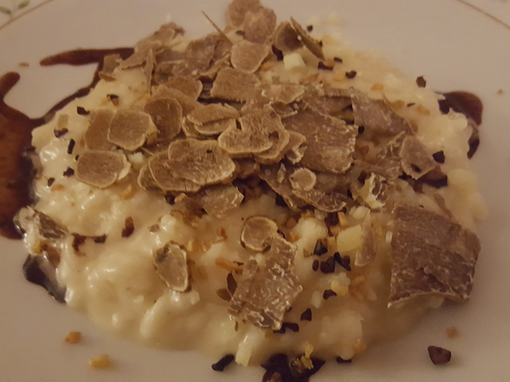 Riso Carnaroli, Castelmagno, tobinambur, cacao e tartufo bianco d'Alba 