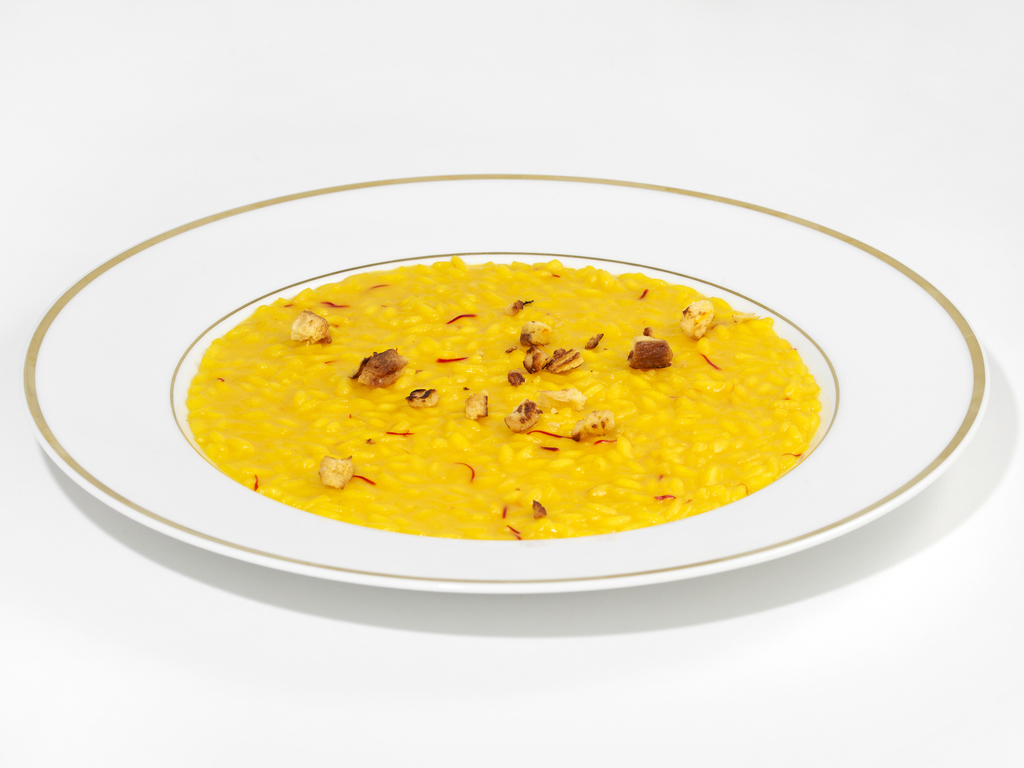 Risotto allo zafferano e scaglie di panettone
