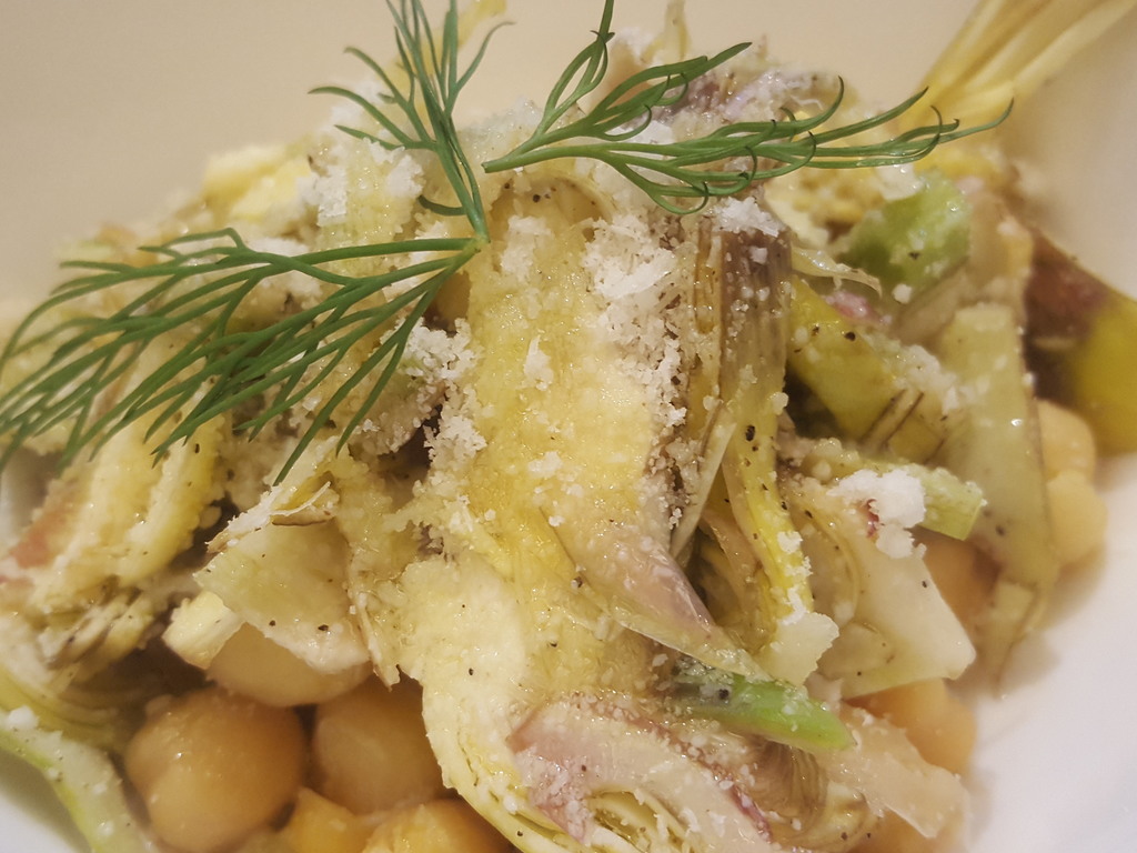 Insalatina di ceci, carciofi e parmigiano