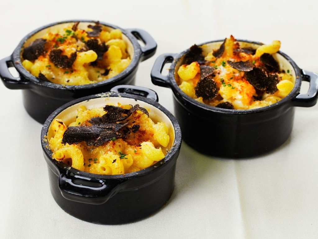 Macaroni and cheese con tartufo nero