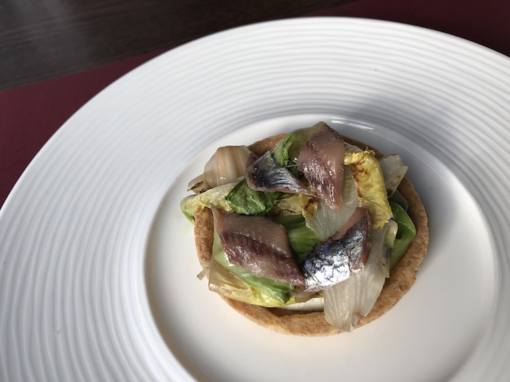 Frolla salata con ricotta, scarola e acciuga