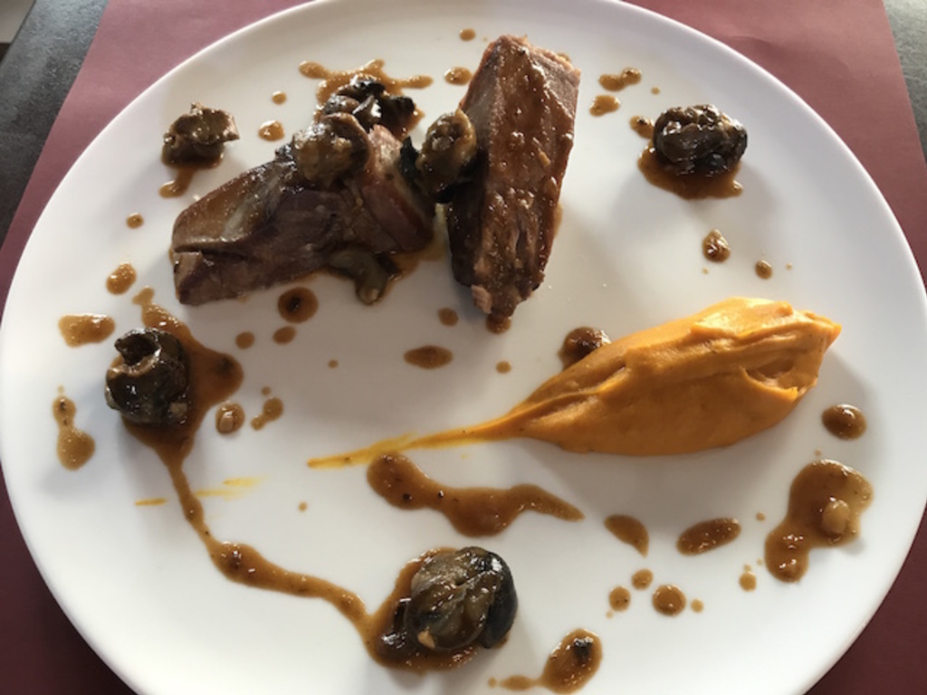 Lingua di vitello arrostita con lumache e  purea di carote al cardamomo