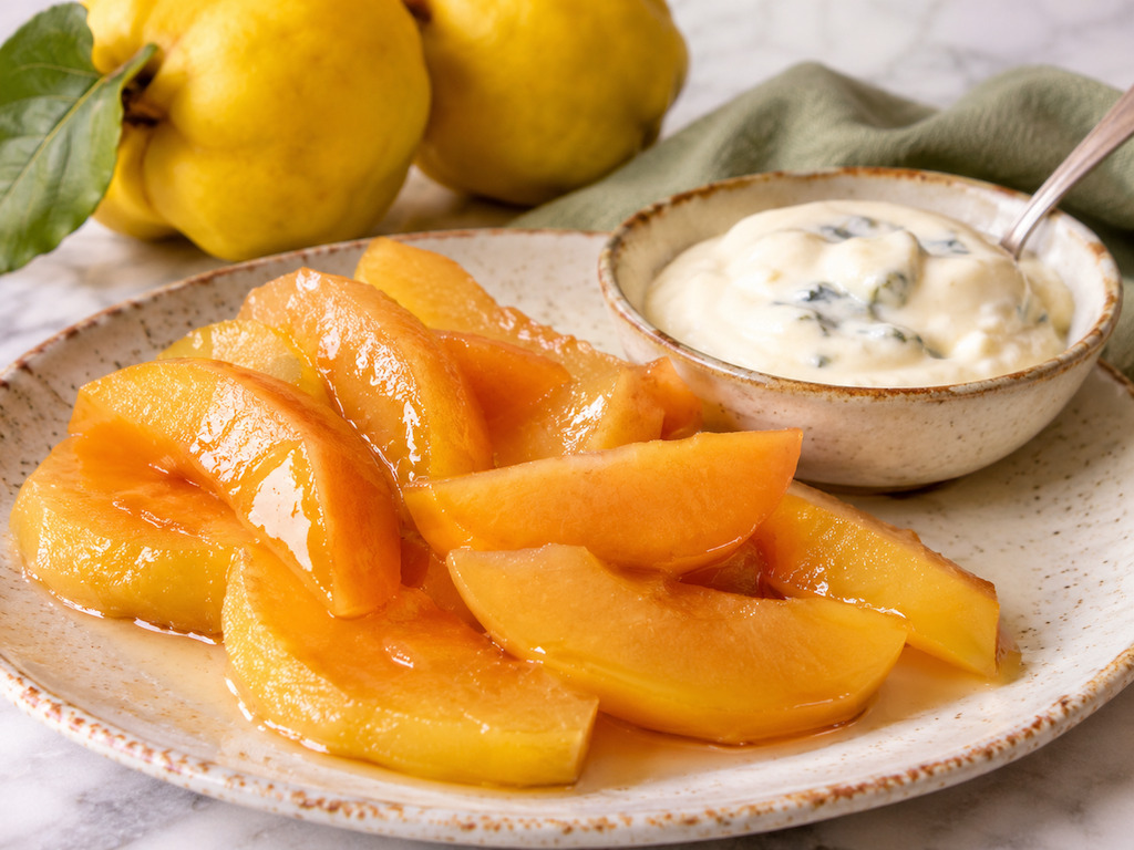 Mele cotogne sciroppate con crema di gorgonzola