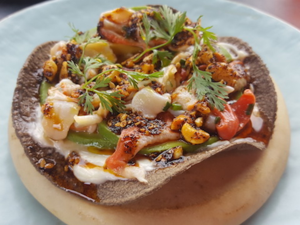 Ceviche di fasolari su tostada