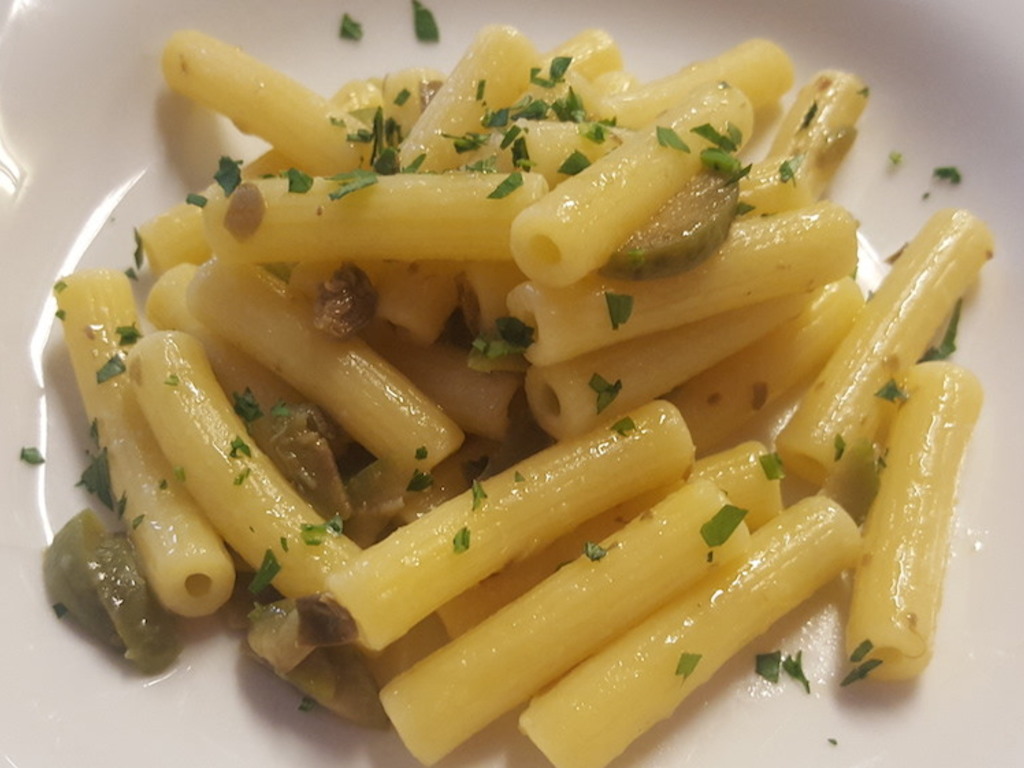 Pasta con salsa di soia e olio di sesamo