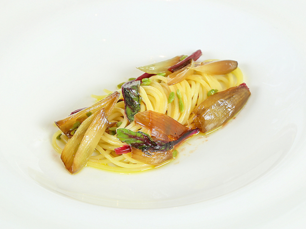 Spaghettini, semi di fagiolini e scalogno
