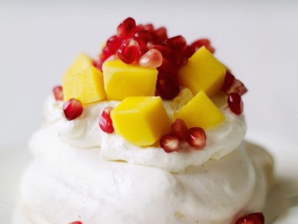 Pavlova al mango e melograno