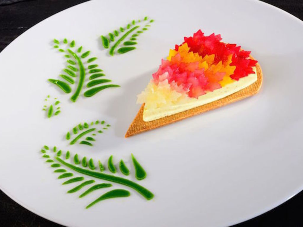 Cheesecake salata ai fiori di finocchio e rafani sottaceto