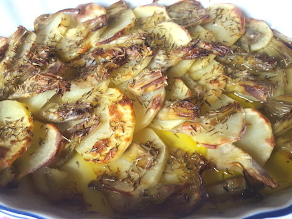 Tegame di patate e carciofi