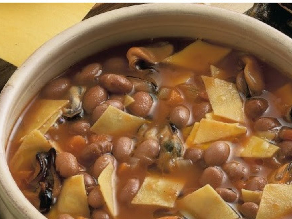 Pasta e fagioli con maltagliati al rosmarino