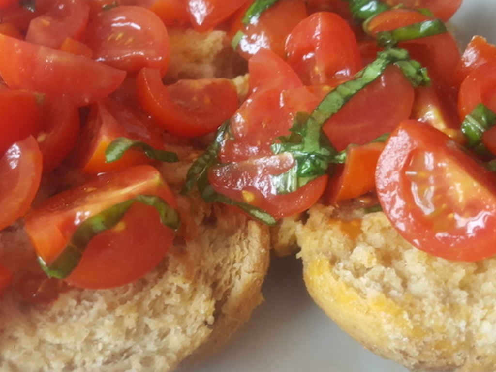Frisella al pomodoro alla pugliese