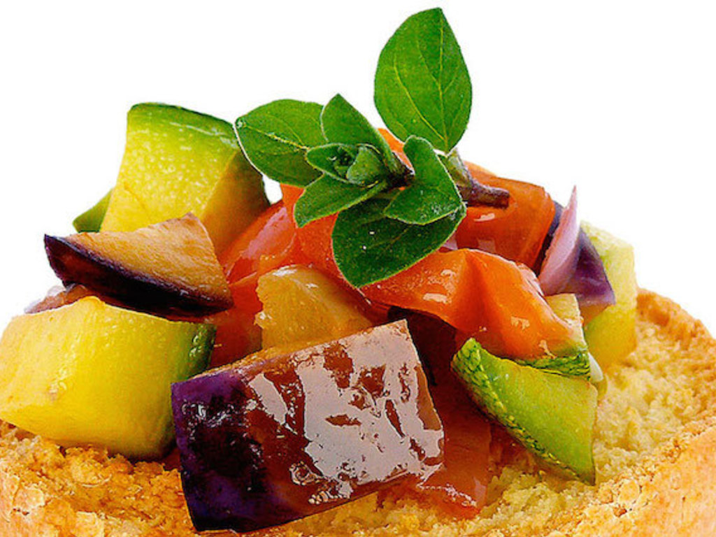 Frisella e ratatouille di verdure estive