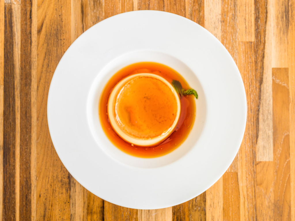 Flan di latte con caramello