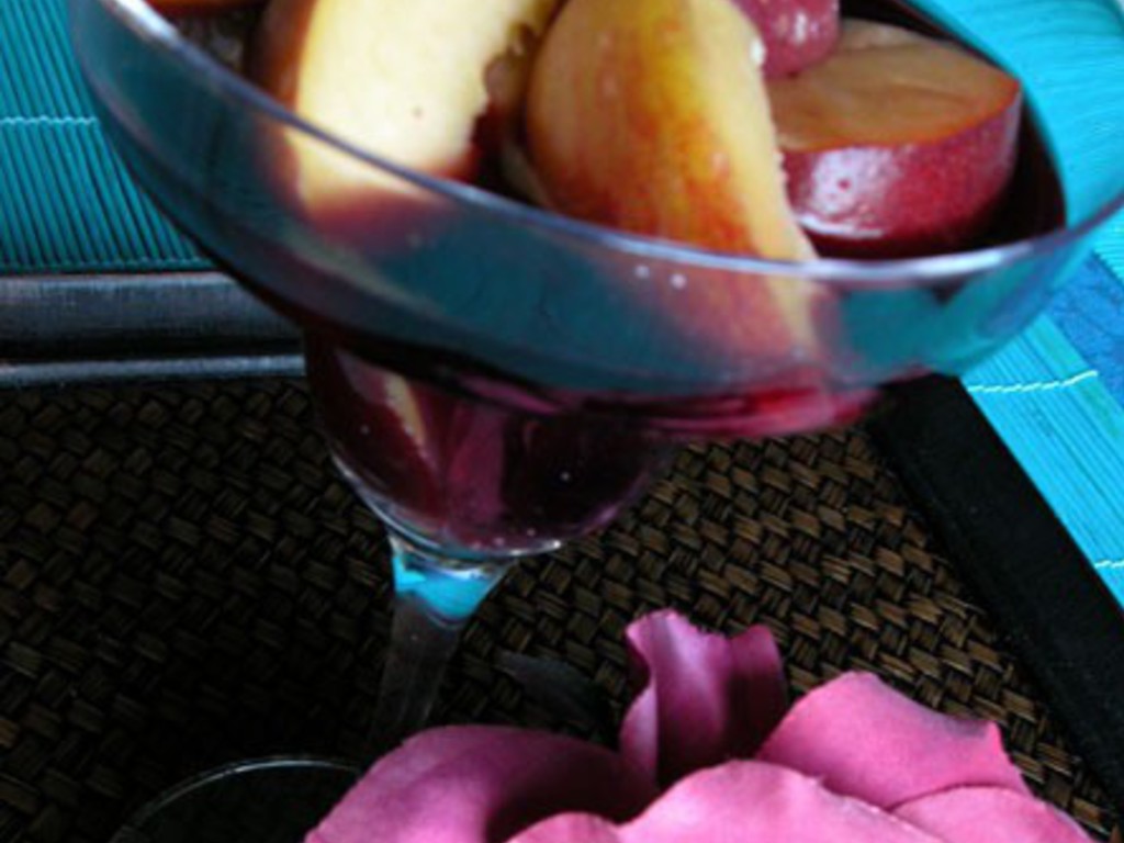 Pesche al vino rosso