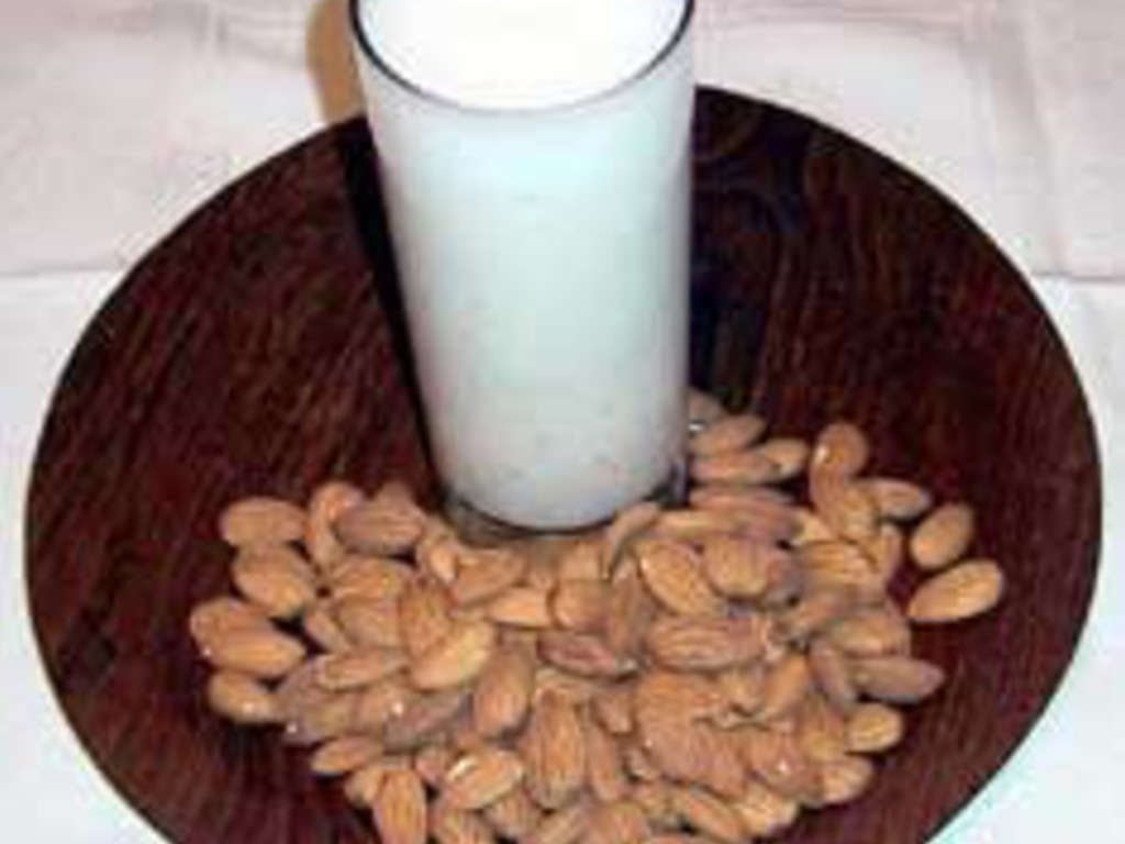 Latte di mandorle