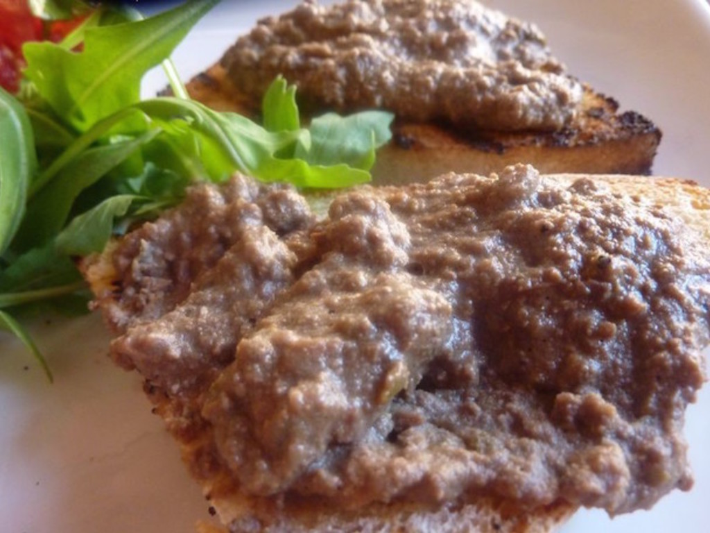 Crostini di fegatini e acciughe