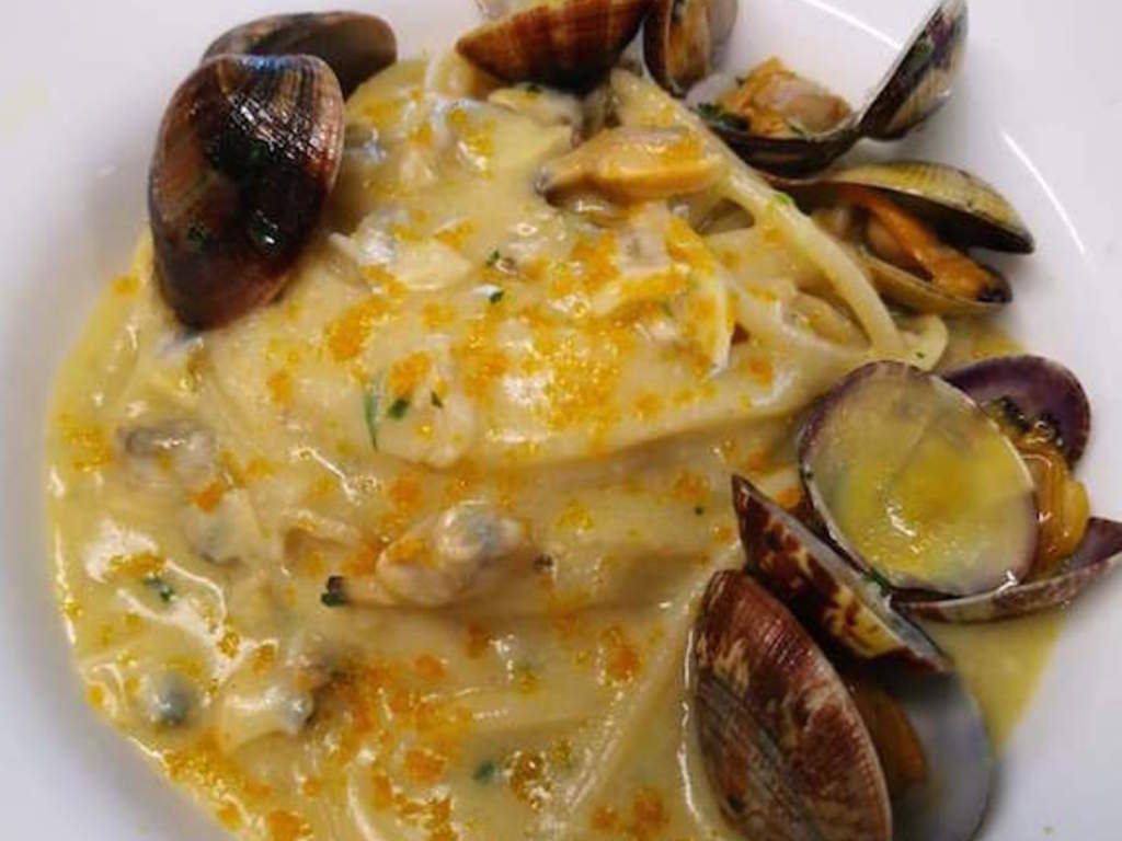 Spaghetto alle vongole con crema di Spaghetto alle vongole , bottarga e polvere di limone