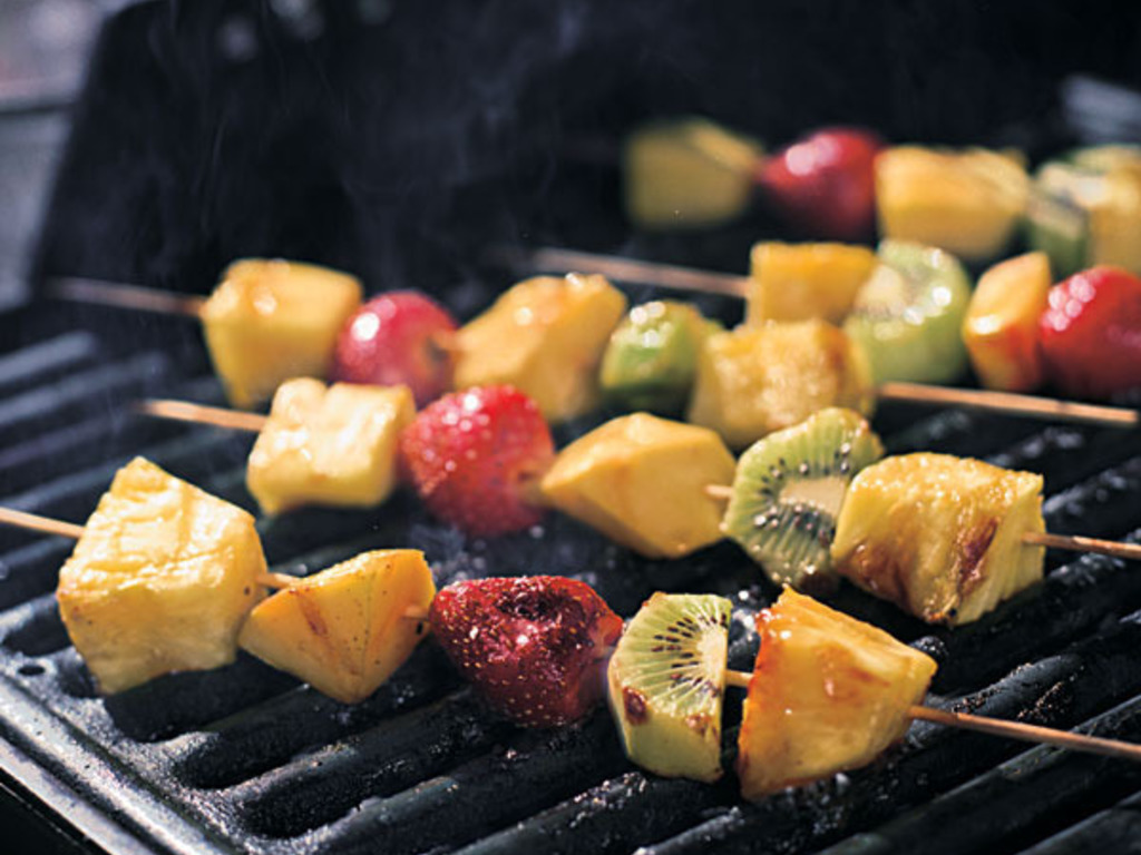 Spiedini di frutta alla cannella