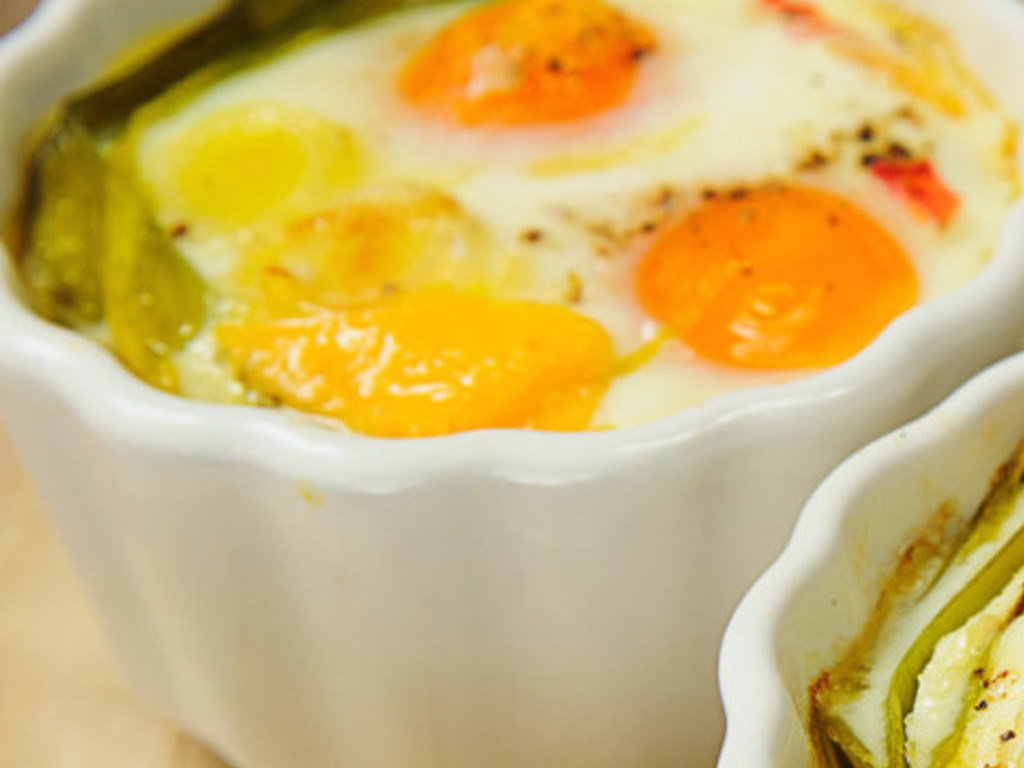 Uova e fiori di zucca in cocotte 