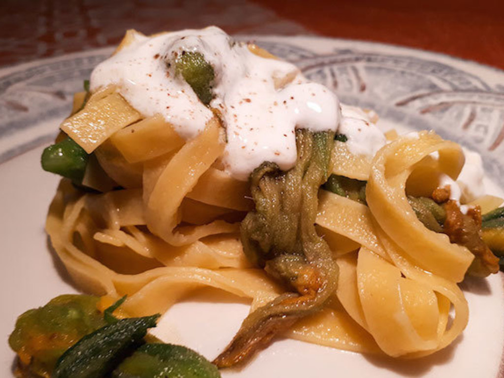 Tagliatelle ai fiori di zucca e burrata