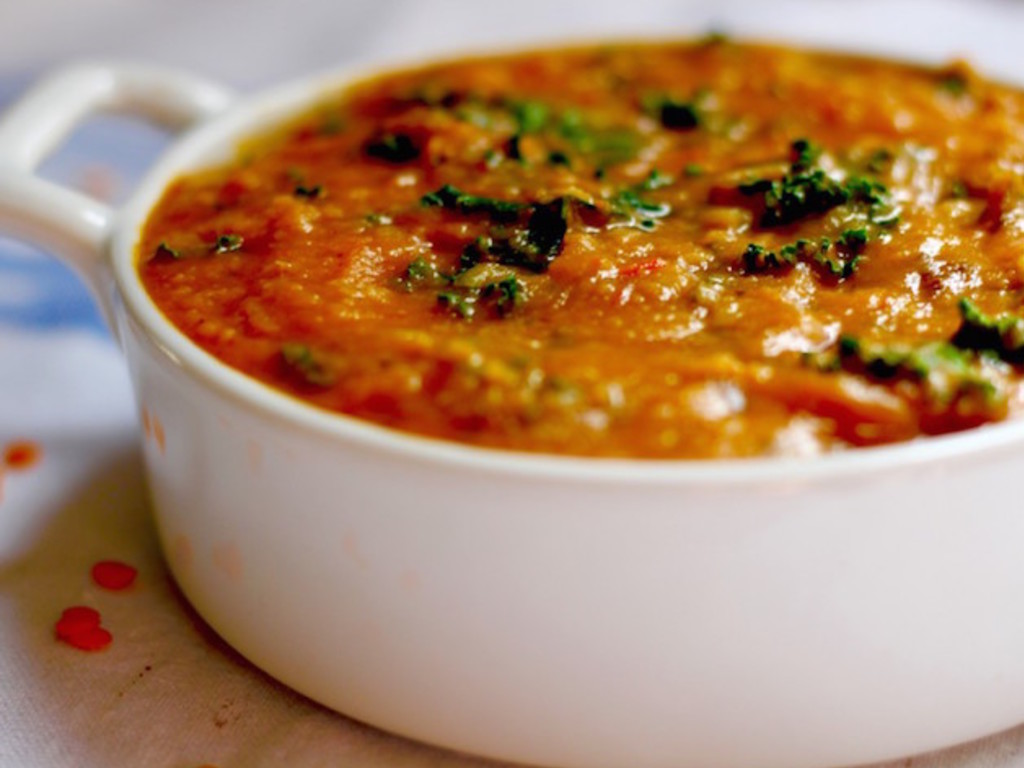 Curry di lenticchie rosse e rabarbaro