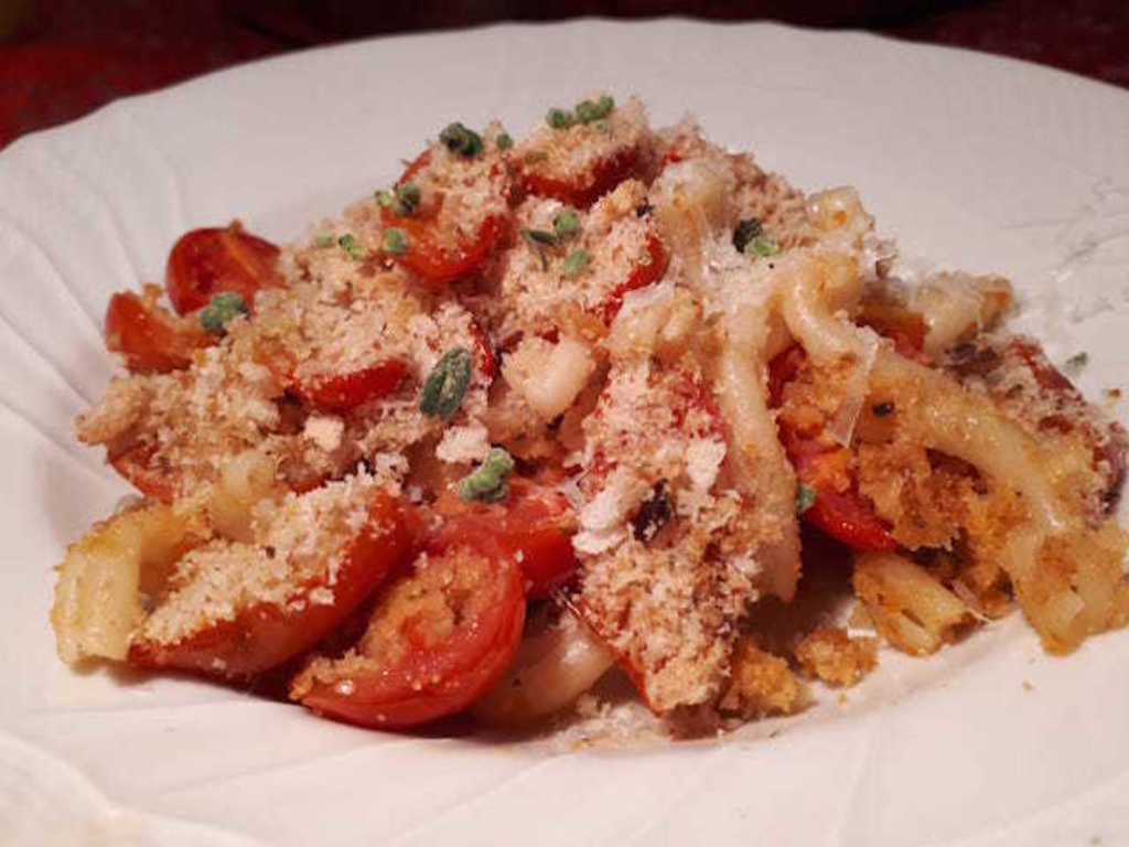 Pasta con pomodori gratinati alla pugliese