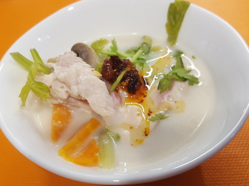 Zuppa di pollo al latte di cocco - Tom kha gai