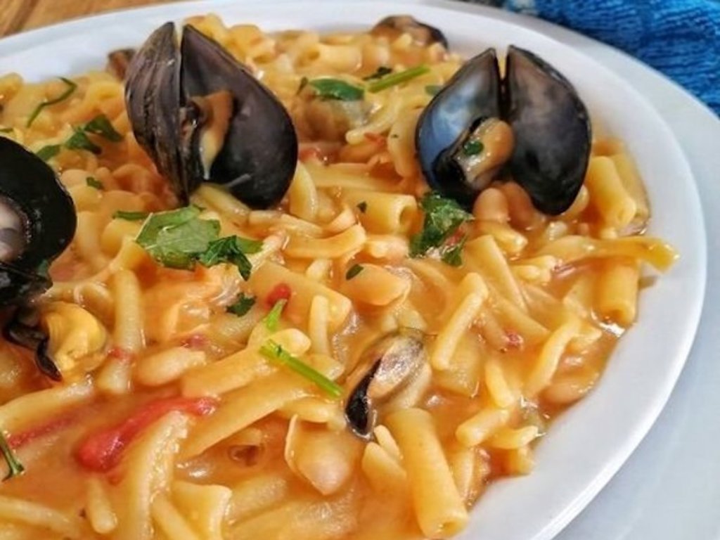 Pasta e fagioli con le cozze