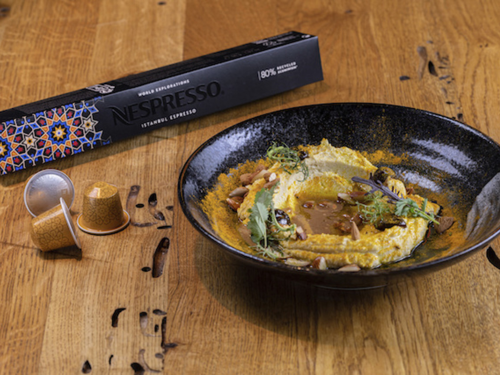 Hummus di ceci, gel al caffè Nespresso World Explorations Istanbul Espresso  e mandorle di Noto 