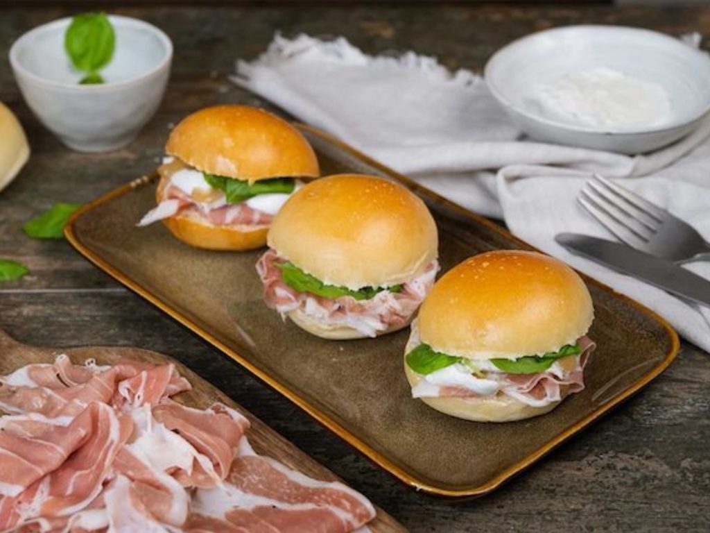 Panini al latte con prosciutto di San Daniele DOP