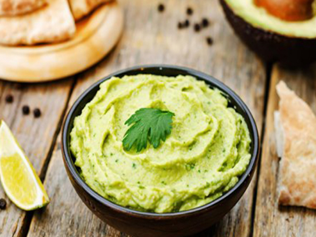 Hummus con avocado e ceci