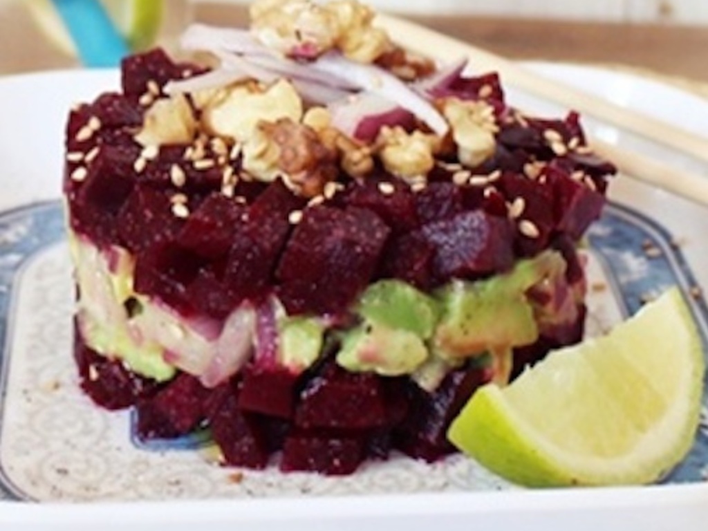 Tartare di avocado e barbabietola